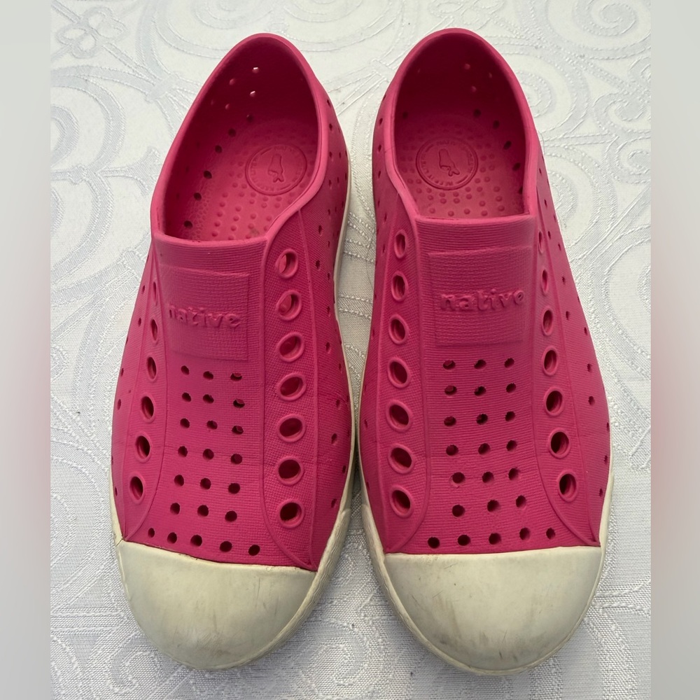 Native Preschooler Toddler Size 11 Bright Pink Slip-On Sneakers Sandals Slip On